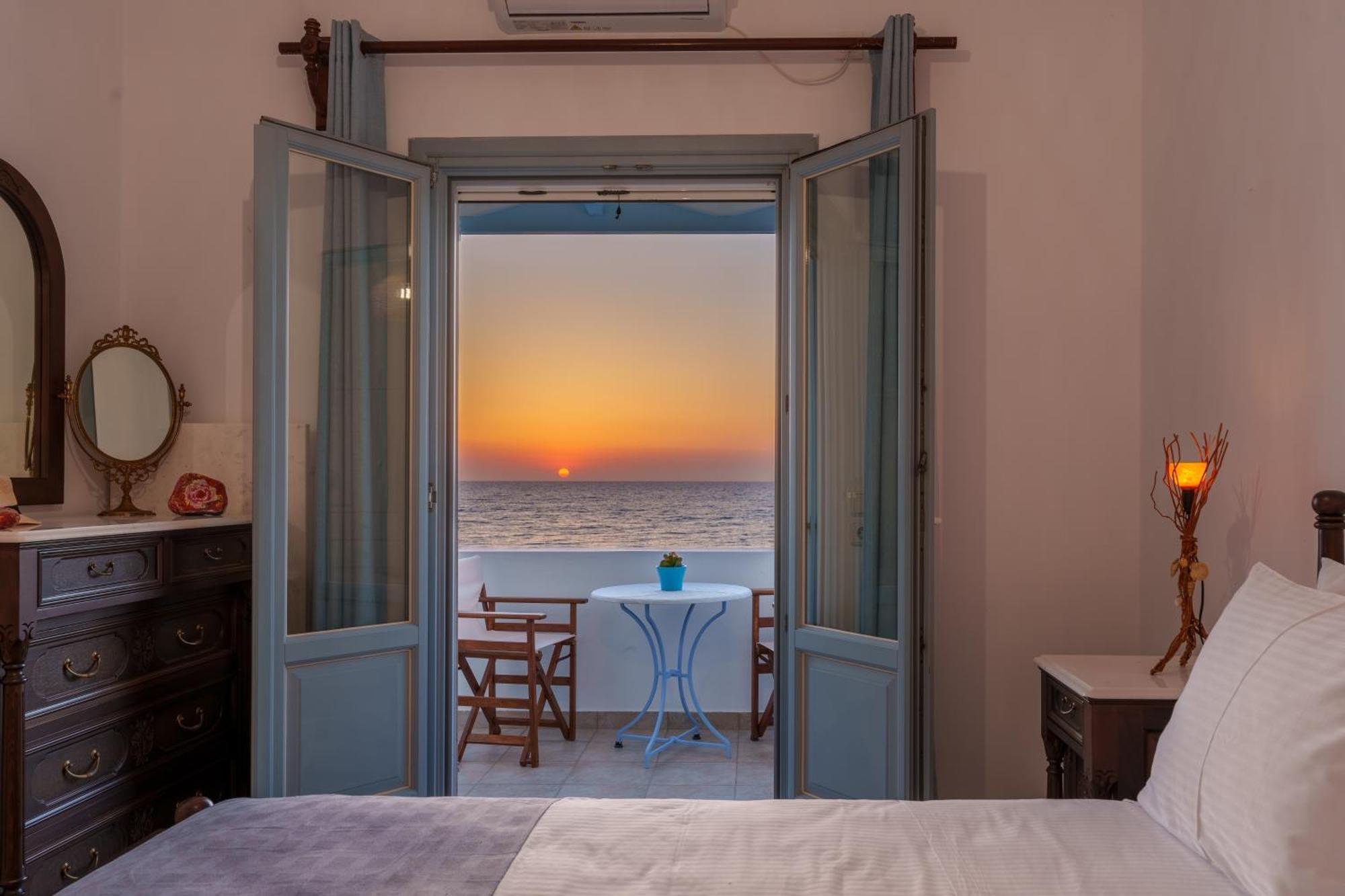 Blue Eyes Beach Villas Монолитос Екстериор снимка
