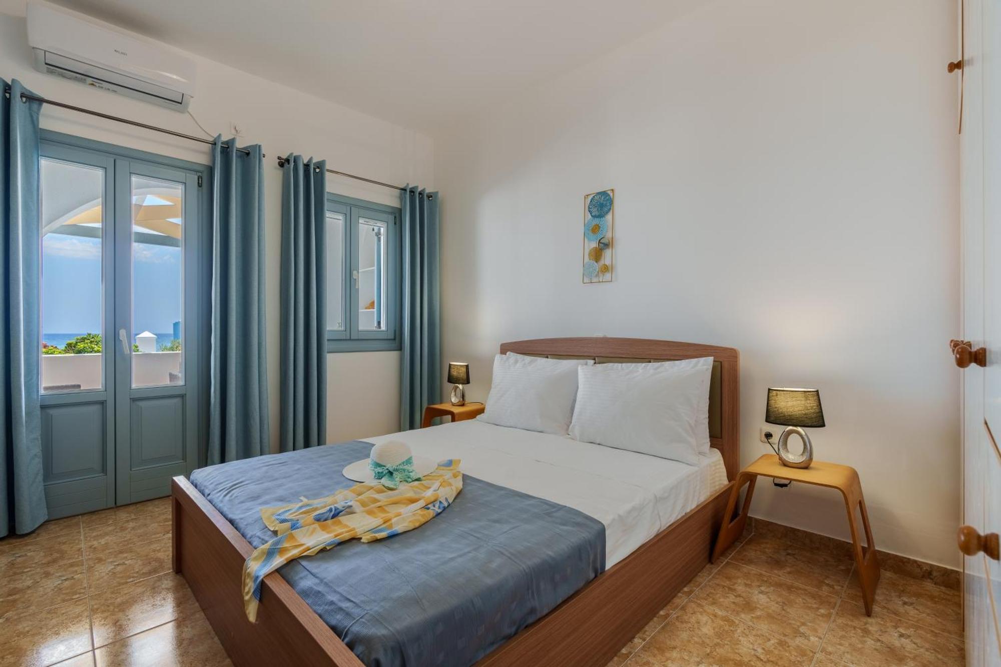 Blue Eyes Beach Villas Монолитос Екстериор снимка